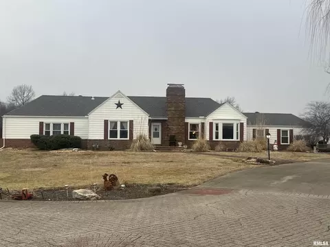 2719 S Broadway, Salem, IL 62881
