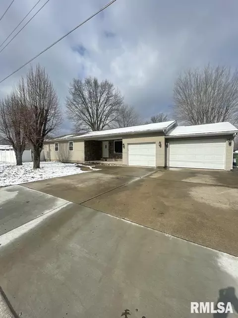 609 Wastena St, Benton, IL 62812