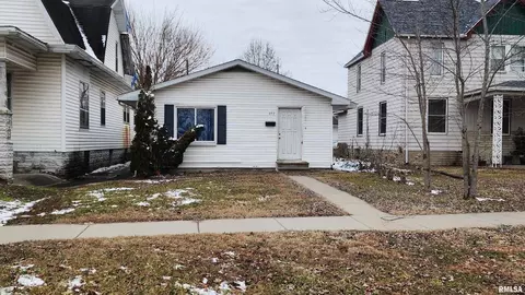 402 S Virginia St, Marion, IL 62959