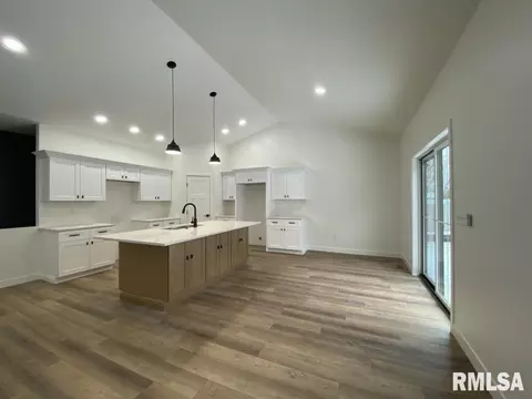 8211 Stirrup Ln, Springfield, IL 62712 photo 3