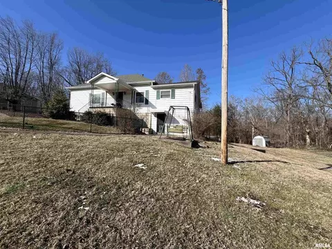 822 N 10th St, Mount Vernon, IL 62864