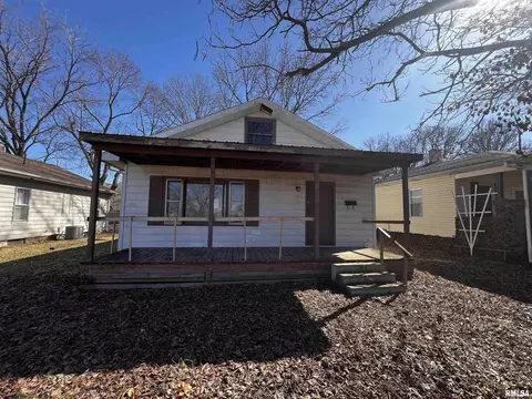 816 N 11th St, Murphysboro, IL 62966
