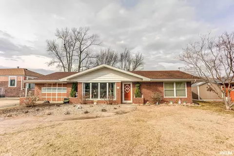 29 Lakeshore Dr, Belleville, IL 62220