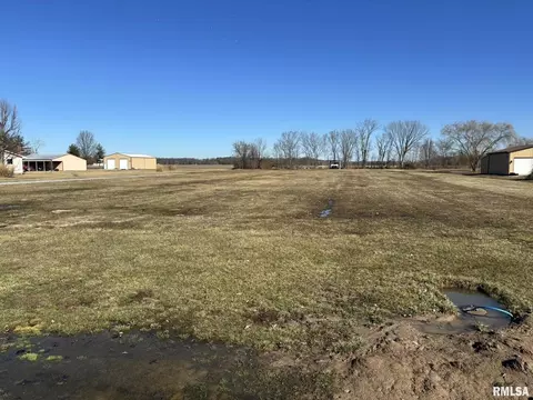 13727 Leisure Ln, Benton, IL 62812