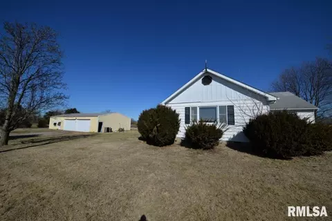 10616 E Freesia Rd, Mount Vernon, IL 62864