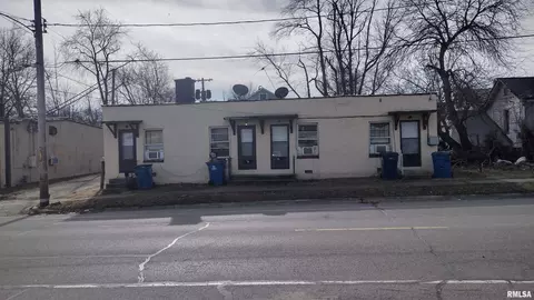 2207 Perkins St, Mount Vernon, IL 62864