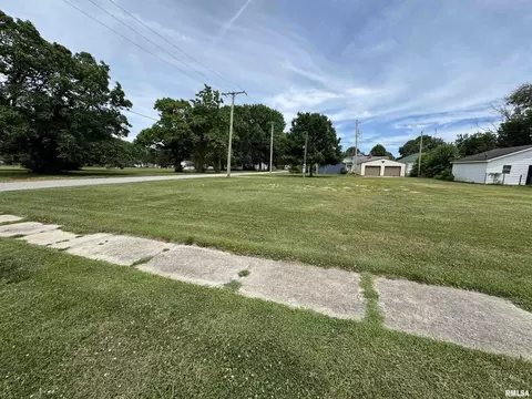 635 N Beech St, Centralia, IL 62801