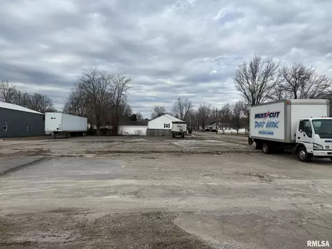 1200 S Court St, Marion, IL 62959