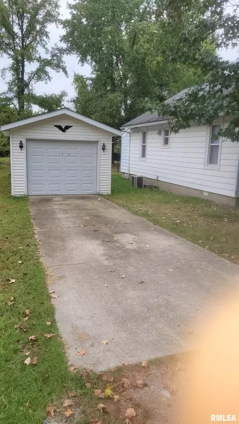 Other - 211 W Bryan St, Herrin, IL 62948 photo 2 of 8