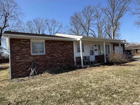 900 S Eisenhower St, Marion, IL 62959