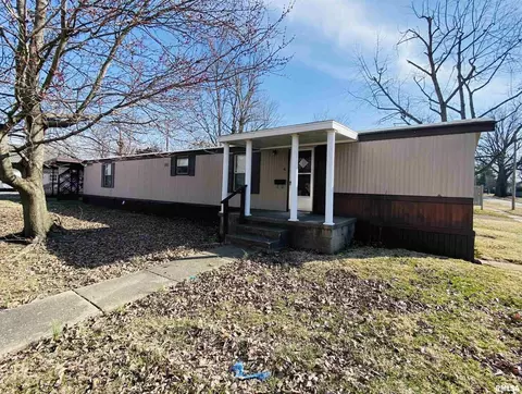 832 Dewey St, Eldorado, IL 62930