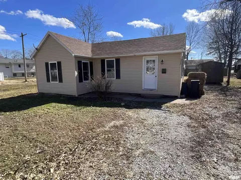 327 E Williams St, Salem, IL 62881