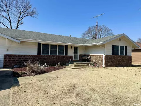 504 Easthaven Dr, Centralia, IL 62801