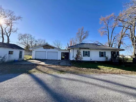 1110 Bailey Ln, Benton, IL 62812