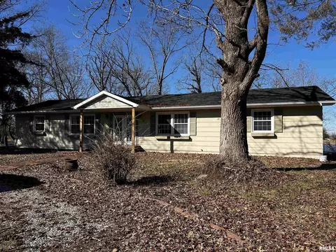 1 Hickory Rd, Nashville, IL 62263