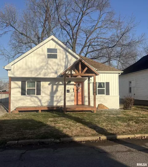 408 N 11th St, Herrin, IL 62948