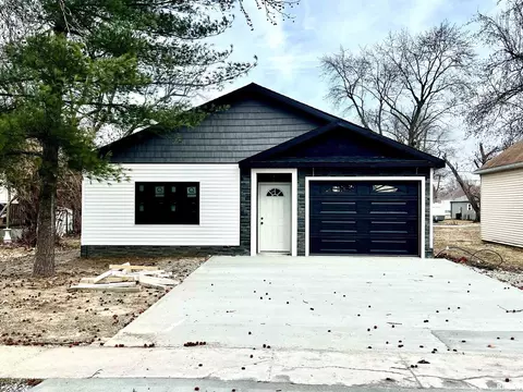 306 North St, Sesser, IL 62884