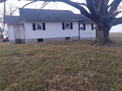 3936 W Sycamore St, Carterville, IL 62918