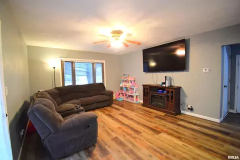 14665 E Windsong Rd, Mount Vernon, IL 62864 photo 10