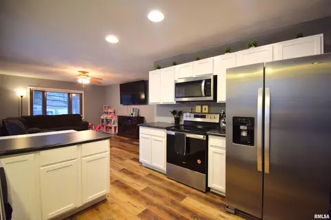 14665 E Windsong Rd, Mount Vernon, IL 62864 photo 9