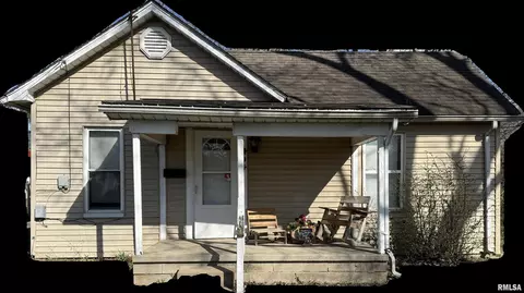 404 N Grand St, Benton, IL 62812