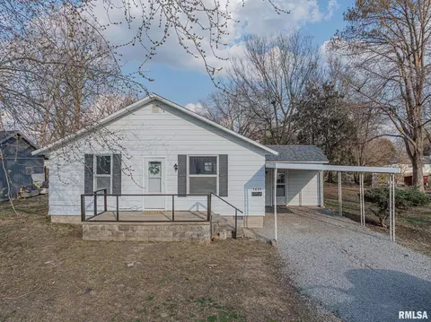 1431 Patterson St, Centralia, IL 62801