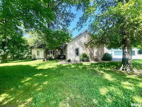 10950 Prestwick Dr, Benton, IL 62812