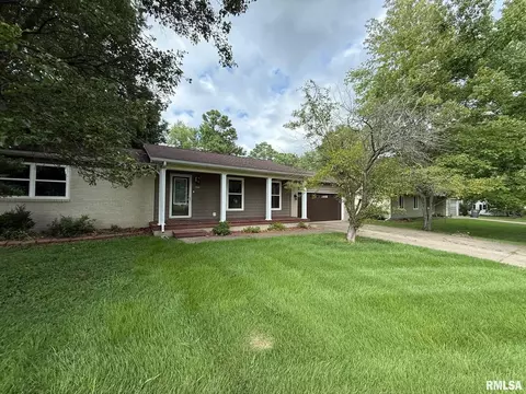 914 Valley Dr, Carterville, IL 62918