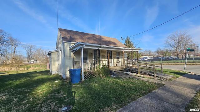 1122 Washington Ave, Johnston City, IL 62951