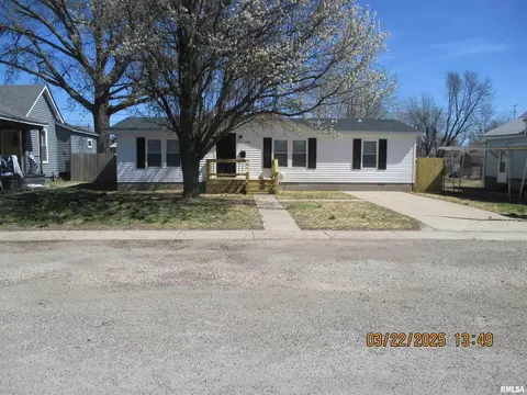 119 N Douglas St, Centralia, IL 62801