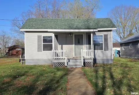321 S Lackey St, Salem, IL 62881