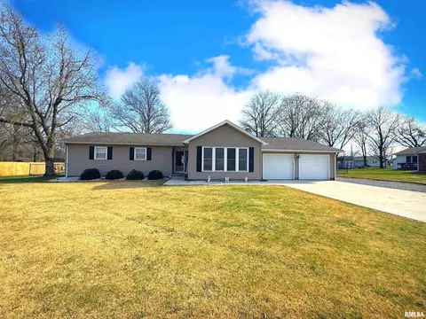 6075 E Dayton Dr, Woodlawn, IL 62898