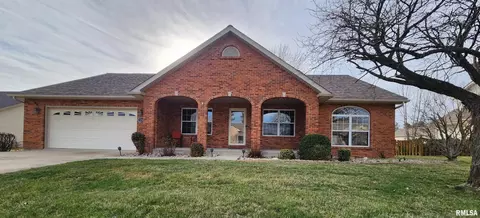 1243 Quail Ridge Ct, Shiloh, IL 62221