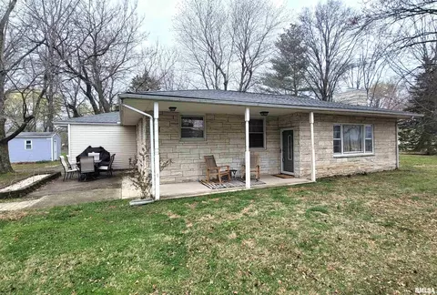 1579 Charleston Rd, Salem, IL 62881