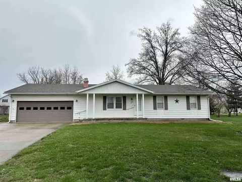 370 Northwood Ln, Salem, IL 62881