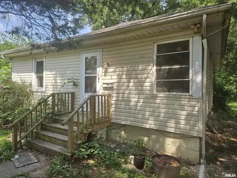 806 Fairland St, Benton, IL 62812