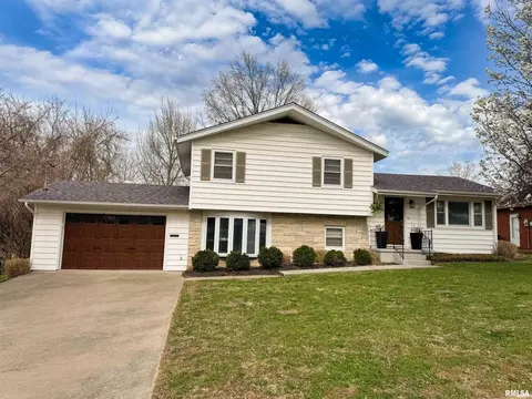 100 Peach Dr, Anna, IL 62906