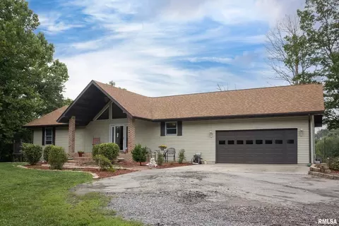 3448 Levee Rd, Centralia, IL 62801