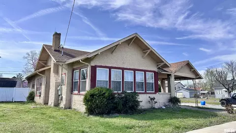 904 E Main St, West Frankfort, IL 62896