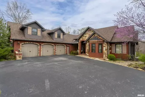 420 Lake Indian Hills Dr, Carbondale, IL 62902