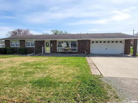 900 Birchwood Ave, Flora, IL 62839