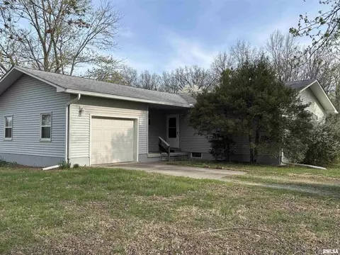 9700 N Straw Ln, Mount Vernon, IL 62864