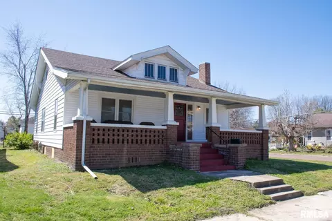 2043 Elm St, Murphysboro, IL 62966