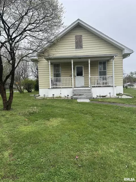 402 E Keyes St, Du Quoin, IL 62832