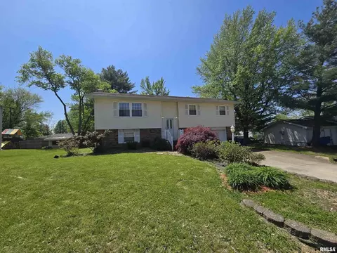 7 Circle Dr, Mount Vernon, IL 62864