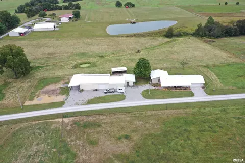 29 Bridle Ln, Stonefort, IL 62987