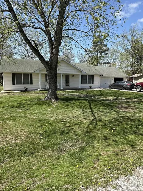 215 Seminole Dr, Du Quoin, IL 62832