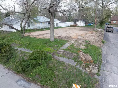 704 N 8th St, Mt Vernon, IL 62884