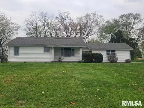 702 W Randolph St, Mcleansboro, IL 62859