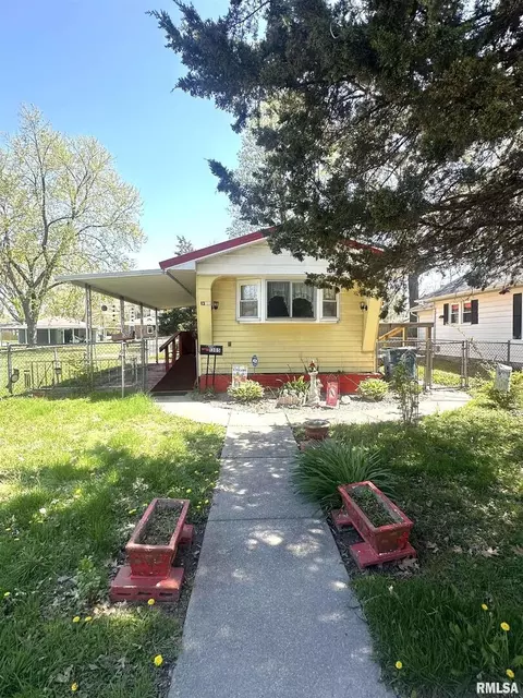 1305 S Maple St, Centralia, IL 62801